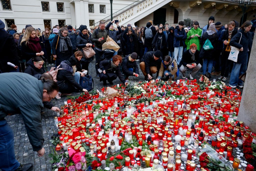 Φόβοι ότι ο μακελάρης της Πράγας είχε συνεργό που δεν έχει συλληφθεί – Εμφανίστηκαν και… «θαυμαστές»