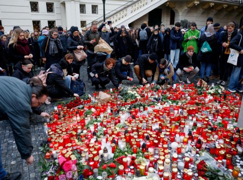 Φόβοι ότι ο μακελάρης της Πράγας είχε συνεργό που δεν έχει συλληφθεί – Εμφανίστηκαν και… «θαυμαστές»
