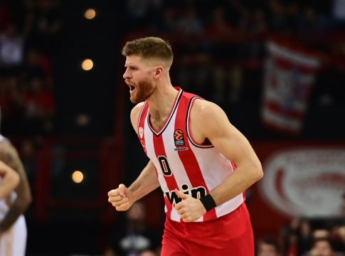 Σκληρό ροκ στην άμυνα και Πετρούσεφ