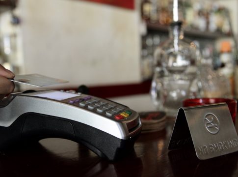 Σε απευθείας μετάδοση και κλείδωμα POS