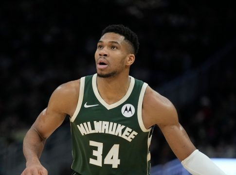 Η εντυπωσιακή εμφάνιση του Αντετοκούνμπο που δεν έφτανε για τους Μπακς (vid)