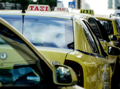 Τραβούν χειρόφρενο μέχρι την Πέμπτη τα ταξί