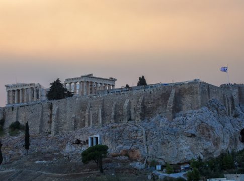 30 ευρώ το εισιτήριο για Ακρόπολη – Αλλάζουν τα κόμιστρα για μουσεία και αρχ. χώρους