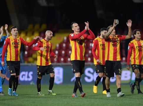 Σκάνδαλο παράνομου στοιχηματισμού στην Ιταλία: Υπό έρευνα η Μπενεβέντο και τέσσερις πρώην παίκτες της