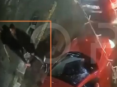 Νέο ντοκουμέντο από το Γκάζι: Ο «πιστολέρο» πυροβολεί στο κεφάλι τους Κρητικούς με απόλυτη ψυχραιμία