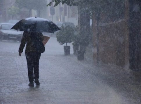 Νέο έκτακτο δελτίο καιρού – Ραγδαία επιδείνωση τις επόμενες ώρες με καταιγίδες και χιόνια