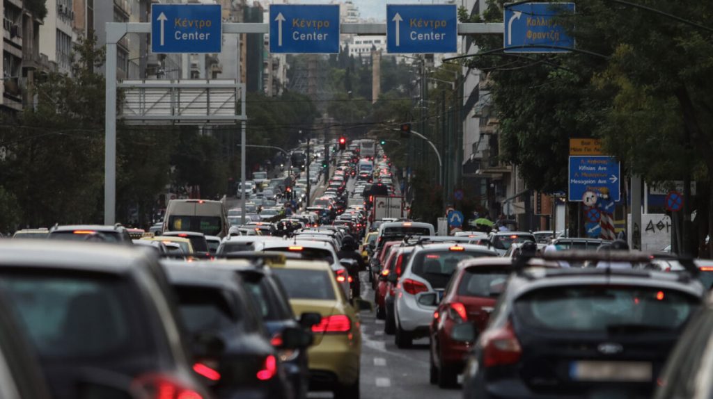 Κίνηση στους δρόμους: Γιατί σήμερα το απόγευμα αναμένεται το χειρότερο μποτιλιάρισμα της χρονιάς