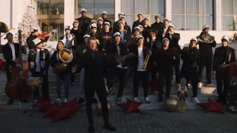 Επικό βίντεο: Με… μαέστρο Λουτσέσκου η ΠΑΕ ΠΑΟΚ εύχεται Καλά Χριστούγεννα