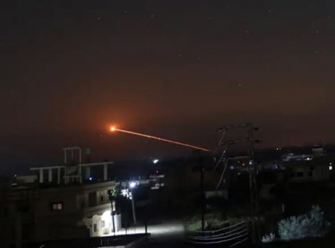 Ισραήλ: Βομβάρδισε στρατιωτική θέση στη Συρία σε αντίποινα για τις εκτοξεύσεις ρουκετών
