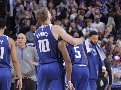 Κινγκς – Νάγκετς 123-117:  Η παρέα του Βεζένκοφ νίκησε τους πρωταθλητές του Γιόκιτς