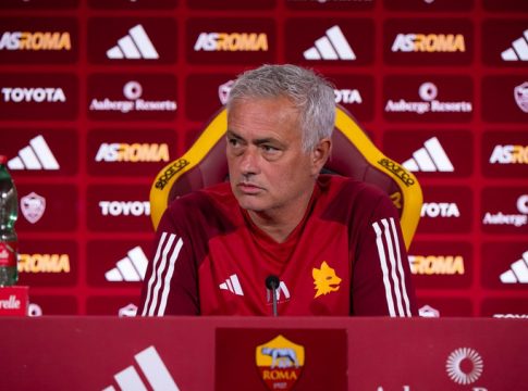 Mουρίνιο: «Προσηλωμένος στην Ρόμα, δεν συζητάω με άλλες ομάδες»