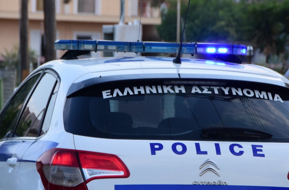 Χειροπέδες σε 57χρονη και 54χρονο στη Φλώρινα – Βρέθηκαν στην κατοχή τους 29 όπλα και 72 κιλά πυρίτιδας