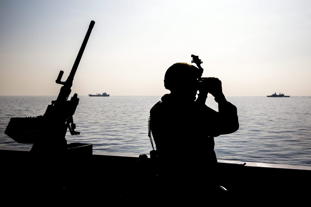 Πολεμικό πλοίο του Ιράν μπήκε στην Ερυθρά Θάλασσα – Μυρίζει μπαρούτι η περιοχή
