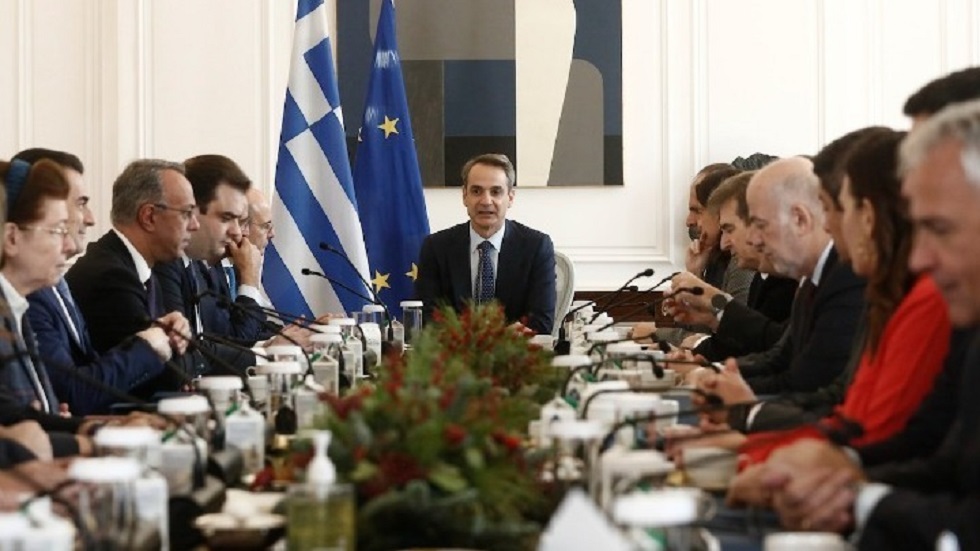 Τα μηνύματα Μητσοτάκη, η παρέμβαση Βορίδη, η επόμενη μέρα – 13 άρθρα για τα ομόφυλα ζευγάρια στο Υπουργικό