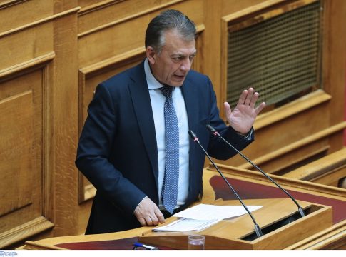 Σε δημόσια διαβούλευση το σχέδιο νόμου για την οπαδική βία – Τι προβλέπει για κάμερες, εισιτήρια και ποινές