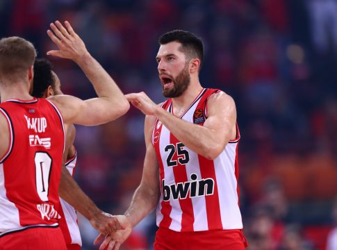 Ολυμπιακός-Αρμάνι Μιλάνο 79-74: Το έκανε θρίλερ, αλλά μπήκε με το δεξί