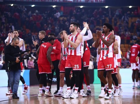 Ολυμπιακός: Το «καυτό» ΣΕΦ, τα αυτόγραφα και η ομιλία του Μπαρτζώκα (vid)