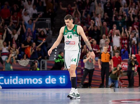 Τι συμβαίνει με τον Μήτογλου; Από το 52% στο τρίποντο έπεσε στο 16% και δεν… (vid)