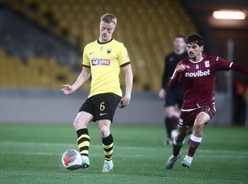 Γιόνσον: «Στο χέρι μας η πρόκριση»