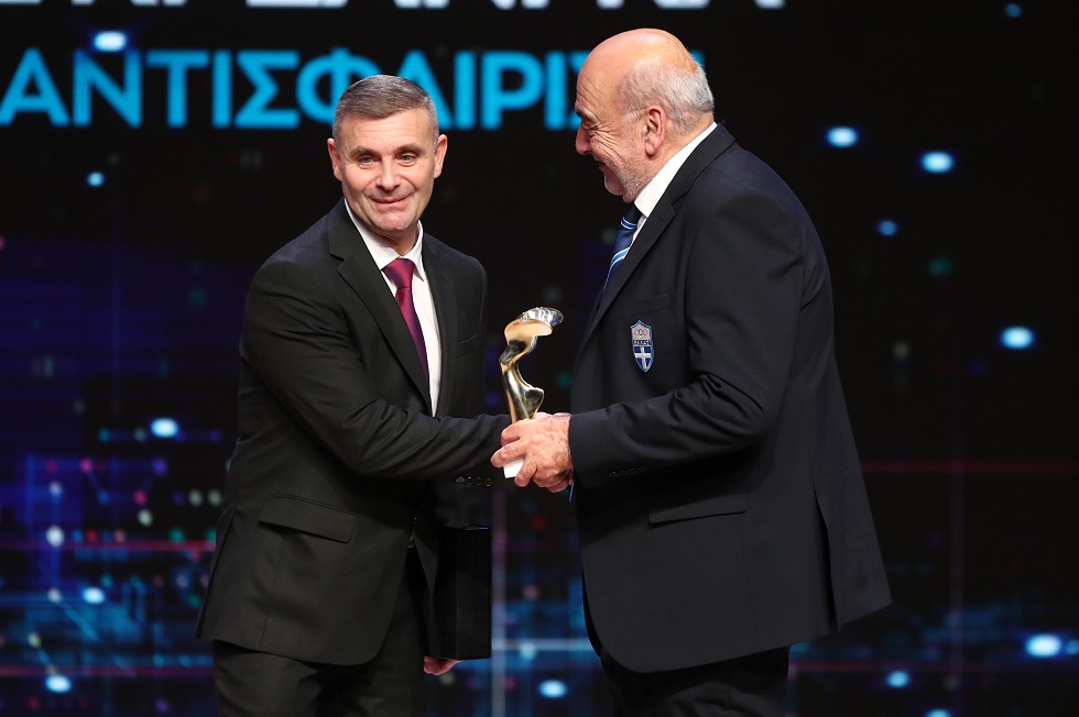 Ο Κρεάνγκα βραβεύτηκε από την Ελληνική Ολυμπιακή Επιτροπή