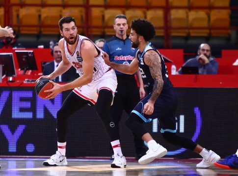 Δεν μάσησε τα λόγια του ο Πίτερς: «Νιώθουμε ντροπιασμένοι, ελπίζω ότι δεν γίνεται να πάμε χειρότερα»