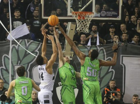 ΠΑΟΚ – Τόφας 71-84: Τον «καθάρισε» μέσα στην Πυλαία και πέρασε στους «16»