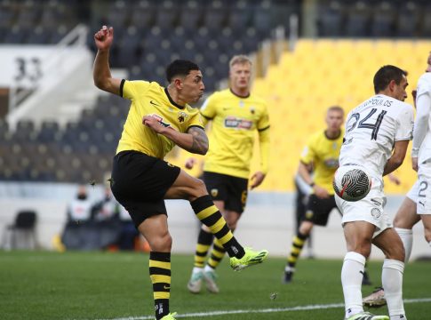 Ξανά τα ίδια στη Νέα Φιλαδέλφεια: Πεντακάθαρο φάουλ υπέρ του ΟΦΗ πριν το γκολ της ΑΕΚ (vid+pic)