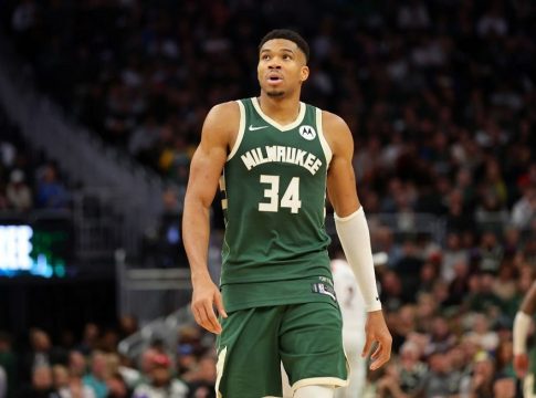 «Βράζουν» οι οπαδοί στο NBA με τον Αντετοκούνμπο: «Είναι ο μεγαλύτερος υποκριτής στη Λίγκα»