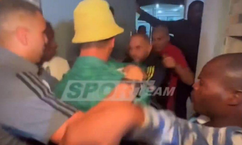 Οπαδοί εισέβαλλαν στο ξενοδοχείο της Αλγερίας μετά τον αποκλεισμό από το Κόπα Άφρικα (vids)