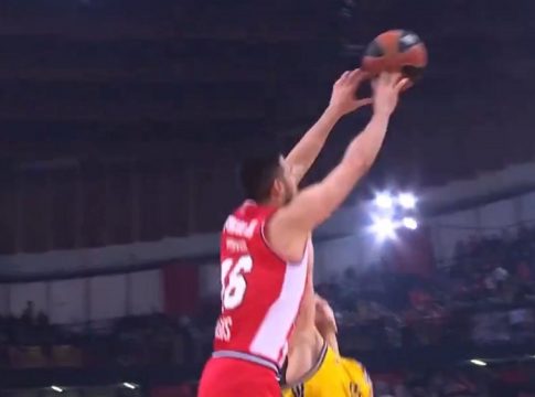 Η «καλημέρα» του Ολυμπιακού με την φάση του αγώνα κόντρα στην Άλμπα με πρωταγωνιστές Παπανικολάου και Κάνααν (vid)