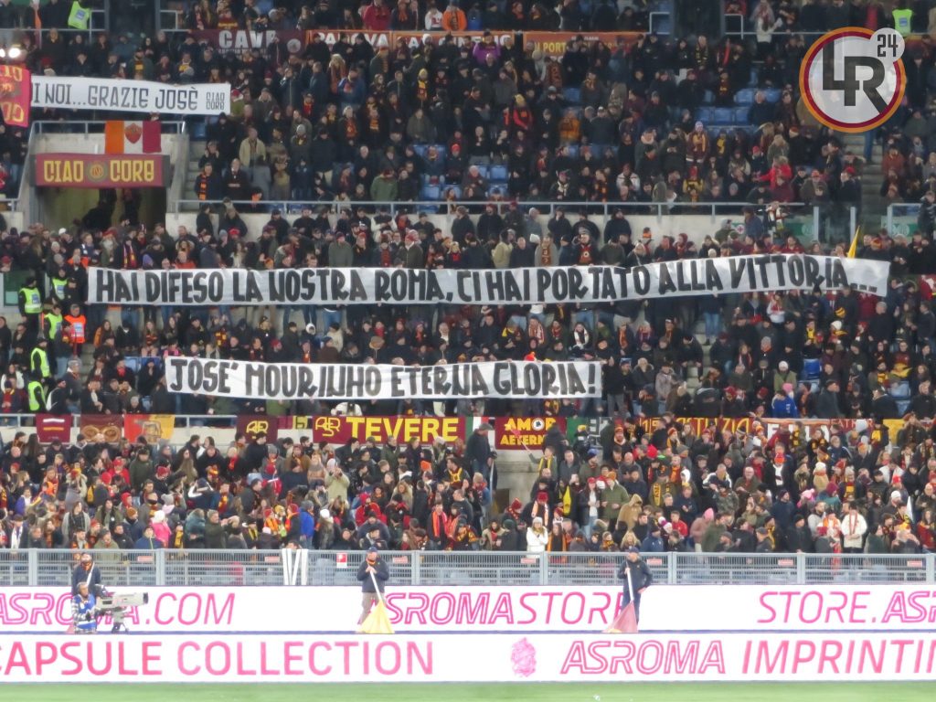 Οι φίλοι της Ρόμα ανέβασαν πανό υπέρ του Μουρίνιο στον αγώνα με την Βερόνα (vids)