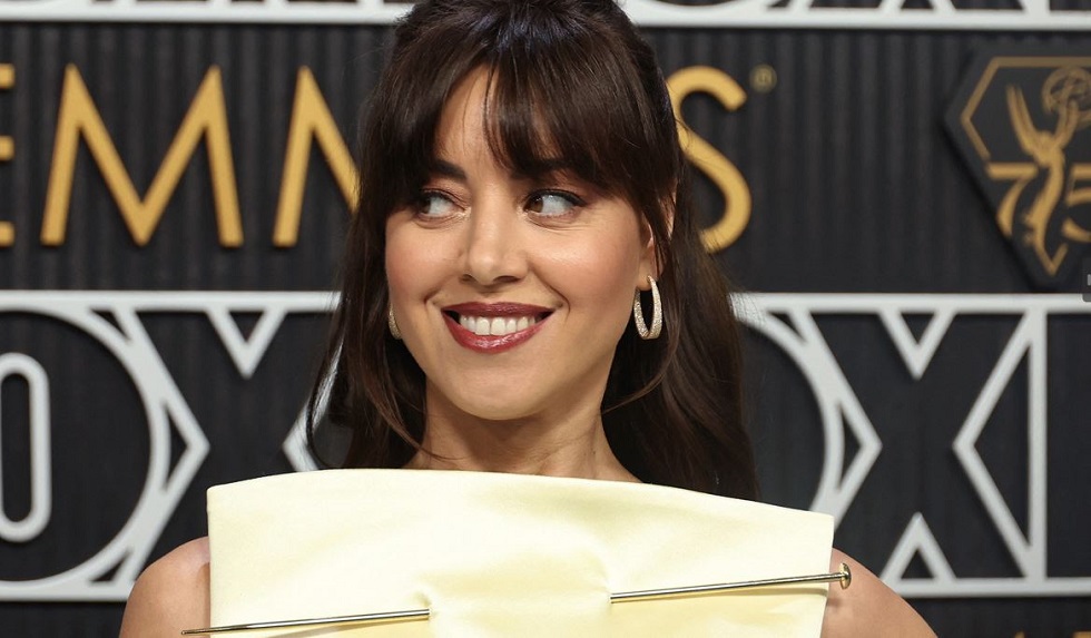 Οι πιο καλοντυμένοι σταρ στο κόκκινο χαλί των Emmy 2024 (vid, pics)