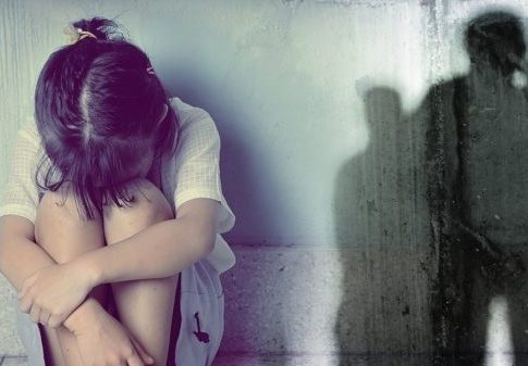 Αρχίζει η δίκη για την υπόθεση βιασμού της 12χρονης – Στο εδώλιο 26 κατηγορούμενοι