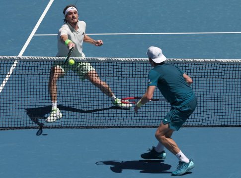 Ο Τσιτσιπάς, η διαχείριση των τουρνουά και το Davis Cup (vids)