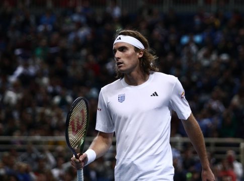 Εύκολη νίκη για τον Τσιτσιπά, 1-0 η Ελλάδα τον Καναδά