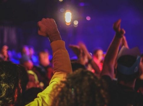 Πειραιάς: Θρίλερ με τον θάνατο του 18χρονου σε μπαρ – Ερευνάται αν οφείλεται σε νοθευμένα ποτά