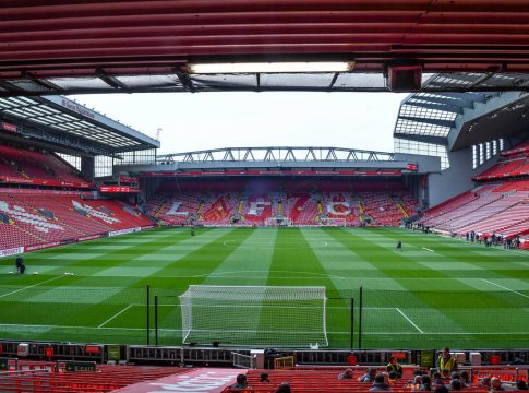 Ποδαρικό στο Άνφιλντ