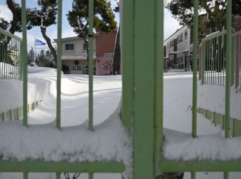 «Παγώνει» η χώρα την Τετάρτη (10/1) – Ποιά σχολεία θα παραμείνουν κλειστά