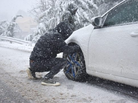 Αλυσίδες χιονιού: Πόσο κοστίζουν – Υποχρεωτικές από απόψε στην Αττική