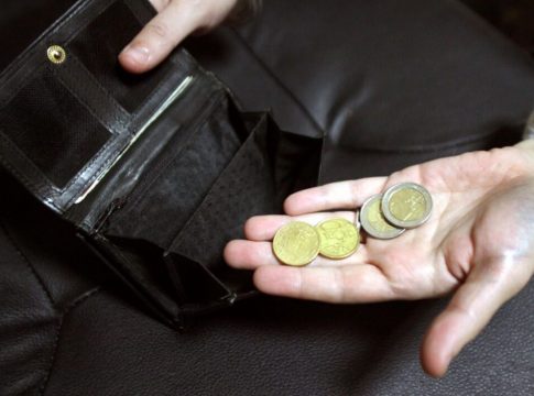 «Αγκάθι» για την κυβέρνηση η ακρίβεια που καλπάζει – Αναποτελεσματικά τα μέτρα