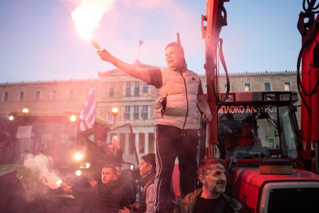 Κλιμάκωση κινητοποιήσεων και «έφοδο» αγροτών με τρακτέρ στην Αθήνα, «είδαν» τα διεθνή ΜΜΕ