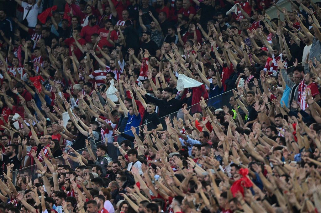 «Όποιος αγαπάει τον Ολυμπιακό δεν τον πληγώνει»