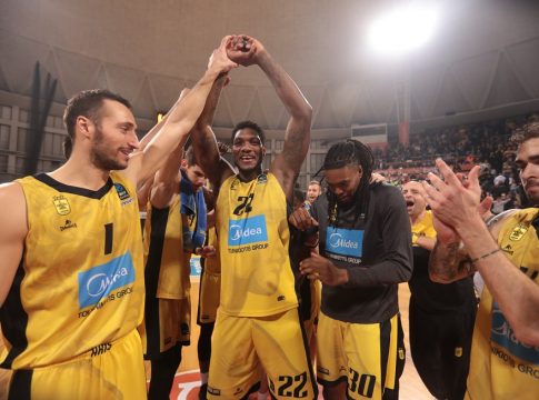 Η αύρα του «γκάνγκστερ», το πάρτι ομάδας και οπαδών και το κύπελλο