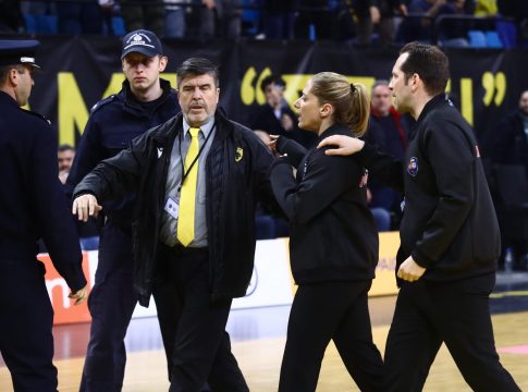 Τα βήματα του Λεσόρ έγιναν… τετράποντο για τον Παναθηναϊκό – Διακοπή στα Λιόσια για υβριστικά συνθήματα κατά της Τσαρούχα