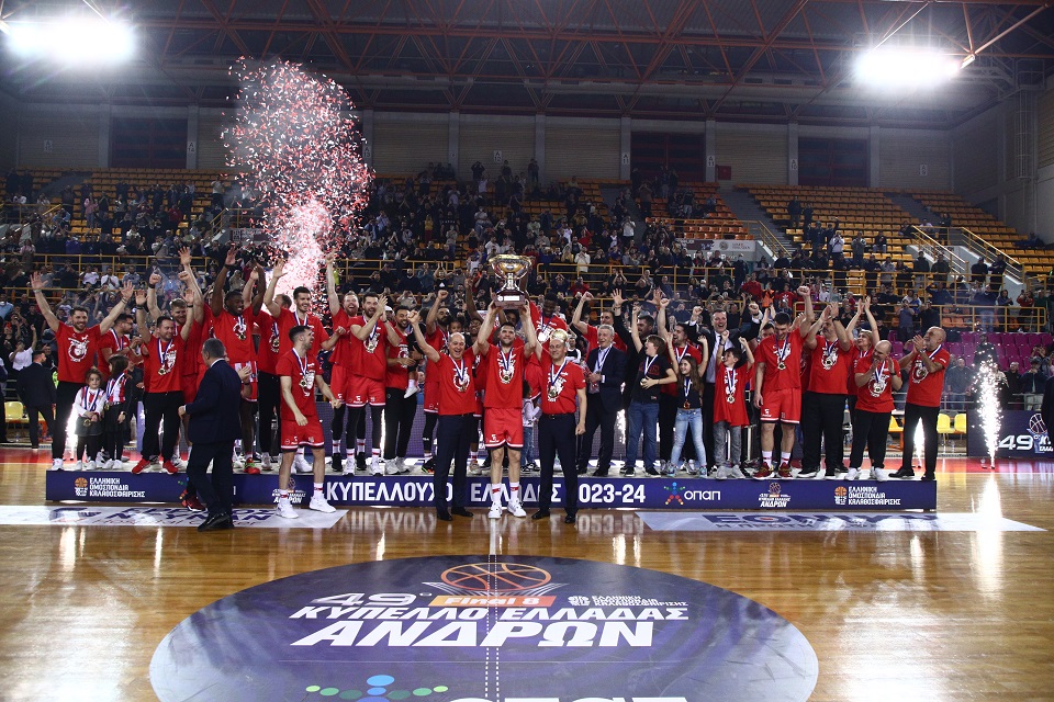 Παναθηναϊκός – Ολυμπιακός 58-69: Ποιος να συγκριθεί μαζί σου – Το πήρε και αυτό το κύπελλο ο Θρύλος του Μπαρτζώκα (vid)