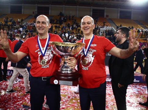 Παναγιώτης και Γιώργος Αγγελόπουλος: «Συγχαρητήρια στον Μπαρτζώκα για αυτό που έχει φτιάξει στον Ολυμπιακό, έχει εμπνεύσει την ομάδα»