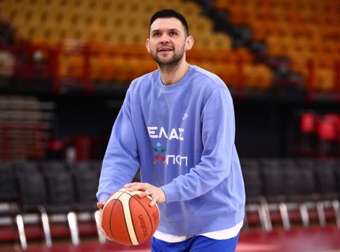 Πρόβλημα στην Εθνική Ελλάδος – Ενοχλήσεις στη γάμπα ο Παπανικολάου (pic)