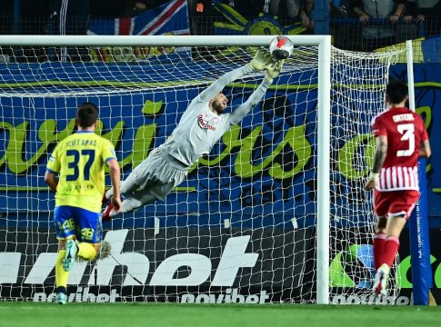 Η φοβερή επέμβαση Πασχαλάκη που κράτησε το 1-2 για τον Ολυμπιακό (vid)