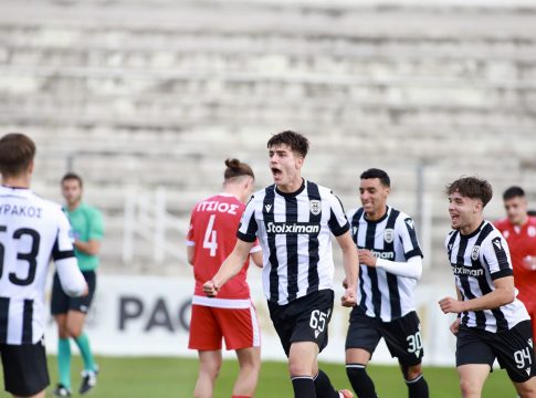 Με ηγέτη Αραούχο η ΑΕΚ Β’ ανέβηκε στην πεντάδα (4-0) – Νίκη από την άσπρη βούλα για τον ΠΑΟΚ Β’ (1-0)