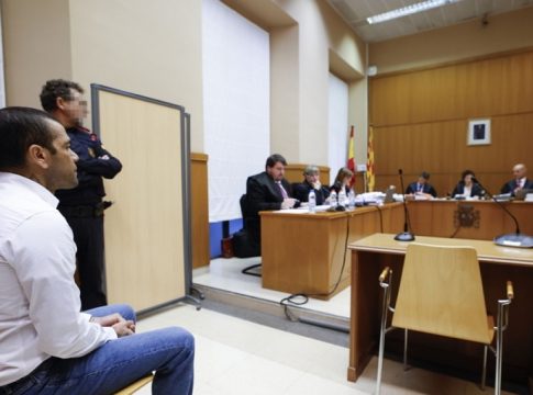 Ο Ντάνι Άλβες καταδικάστηκε σε φυλάκιση 4,5 χρόνων για τη σεξουαλική επίθεση σε βάρος 23χρονης